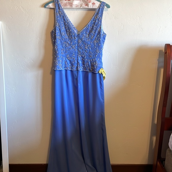 Periwinkle gown with beaded bodice - Picture 4 of 15